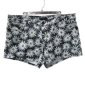 Forever 21 Plus Size Daisy Print Denim Shorts Black White‎ Size 20